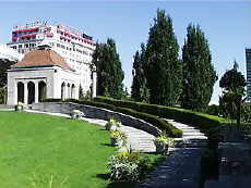 Photo of the Oakes Garden Theatre in Niagara Falls